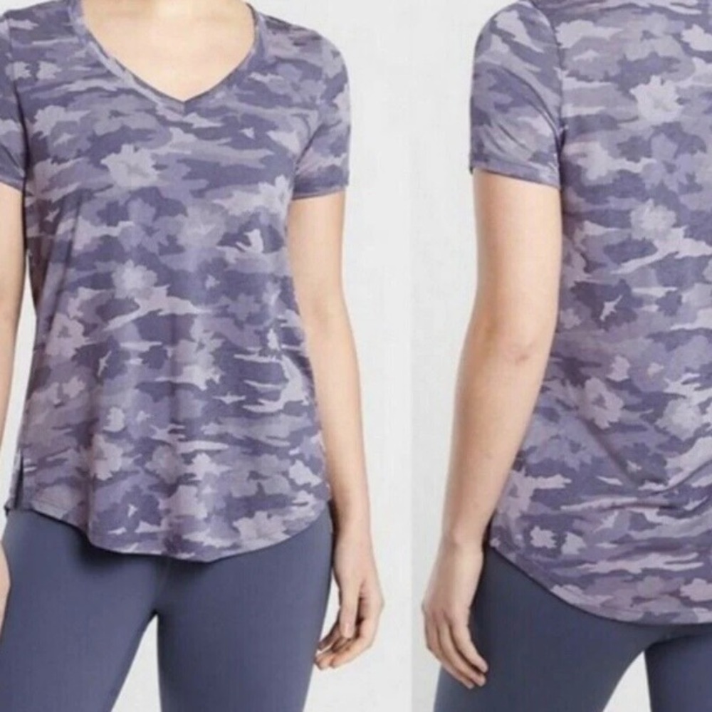 Athleta breezy violet camouflage vneck short sleeve athletic tshirt small